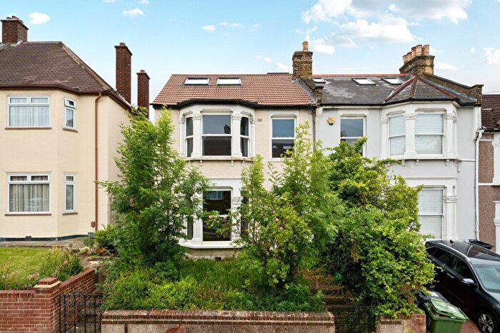 4 Bedroom End Of Terrace House For Sale In Arngask Road, Catford, London, SE6
