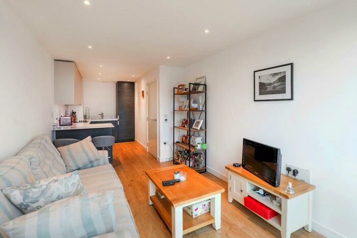 1 Bedroom Apartment To Rent In Pinnacle Apartments, Saffron Central Square, Croydon, CR0