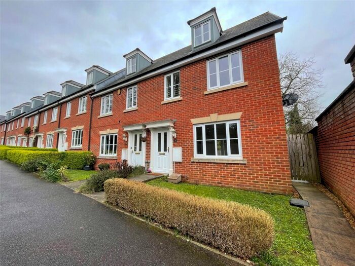 3 Bedroom End Of Terrace House To Rent In Veitch Close, Exeter, Devon, EX2