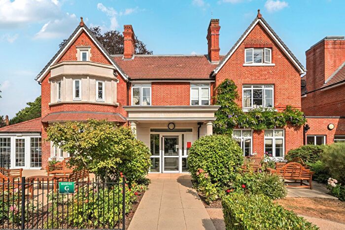 2 Bedroom Flat For Sale In St. Pauls Cray Road, Chislehurst, BR7