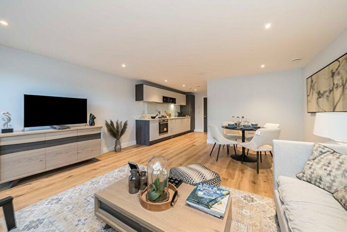 2 Bedroom Flat For Sale In Kingston Road, Wimbledon, SW20