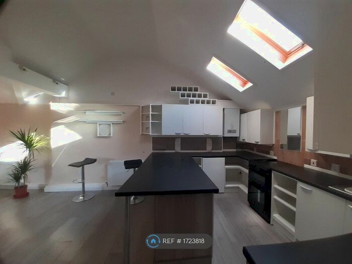 1 Bedroom Bungalow To Rent In Salisbury Street, Hadfield, Glossop, SK13