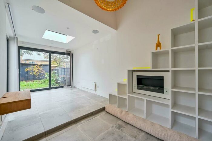 4 Bedroom Terraced House To Rent In Saunders Road, Plumstead, London, SE18