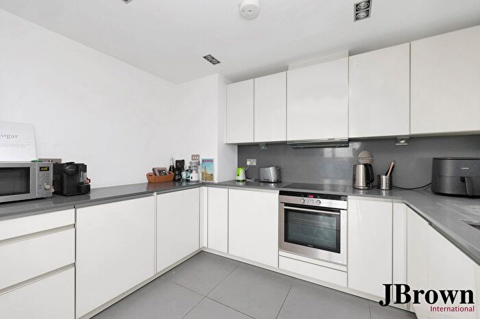 1 Bedroom Flat To Rent In Christopher Court, London, E1