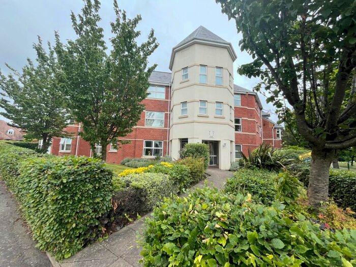2 Bedroom Flat To Rent In Tudor Coppice, Monkspath Hall Road, B91
