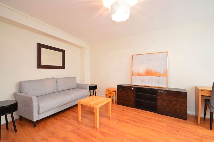 3 Bedroom Flat To Rent In Tarbert Walk, Shadwell, E1