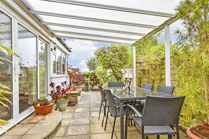 3 Bedroom Chalet For Sale In Baywood Gardens, Woodingdean, East Sussex, BN2