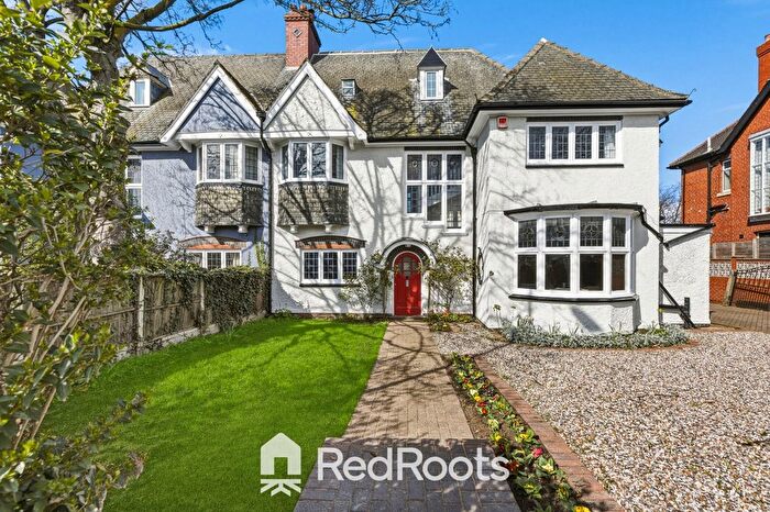 5 Bedroom Semi-Detached House For Sale In Thorne Road, Doncaster, South Yorkshire, DN2