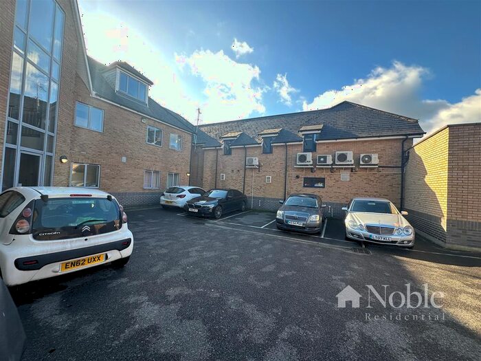 2 Bedroom Flat For Sale In Forest Court, Hemnall Street, Epping, CM16