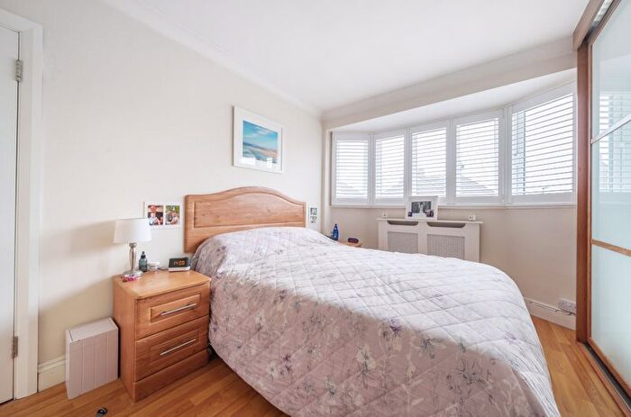 3 Bedroom Terraced House For Sale In Sparrows Lane, London, SE9