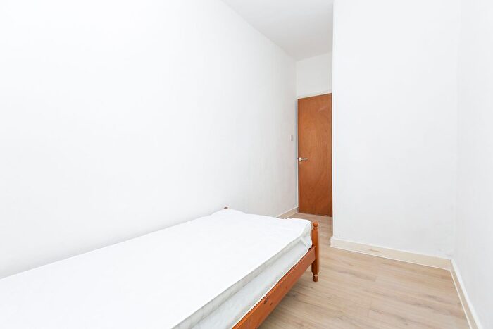 1 Bedroom Flat To Rent In Wormholt Road, London, W12