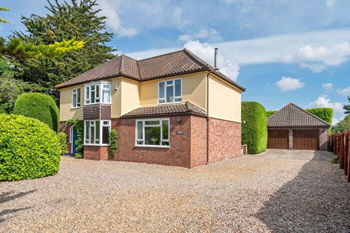 4 Bedroom Detached House For Sale In Hackford Road, Wicklewood, Wymondham, NR18