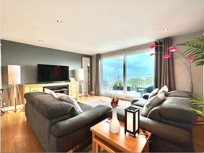 2 Bedroom Penthouse For Sale In Queens Court, Queens Road, Leigh-On-Sea, SS9