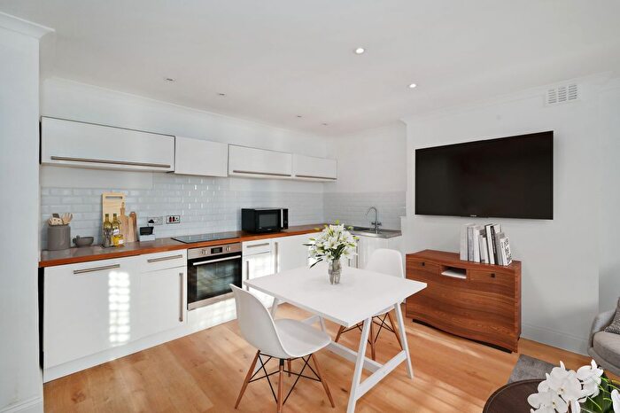 2 Bedroom Flat To Rent In Cambridge Gardens, London, W10
