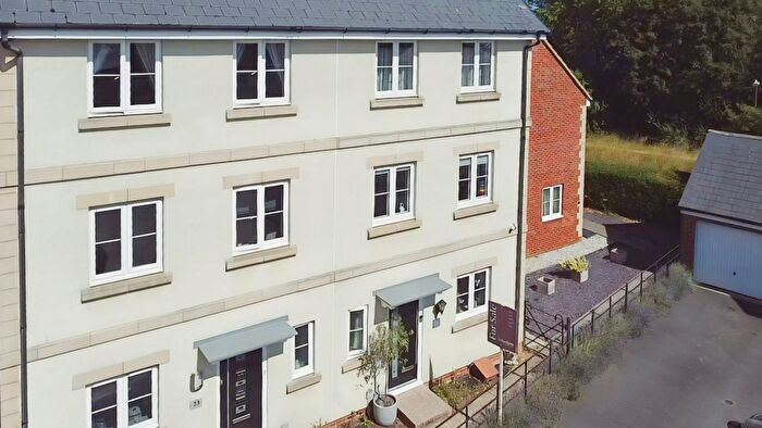 3 Bedroom Semi-Detached House For Sale In Henchard Crescent, Taw Hill, SN25