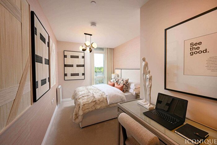 2 Bedroom Flat For Sale In Oakhill, Hildenborough, TN11