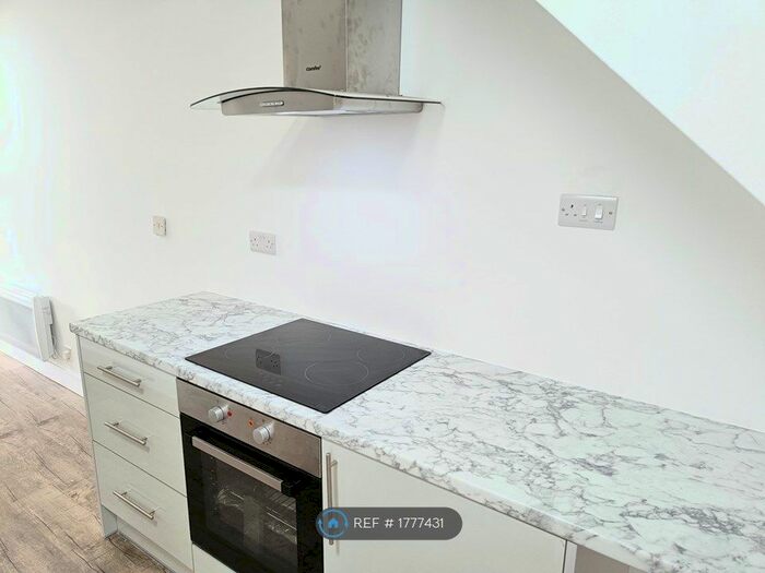 2 Bedroom Flat To Rent In Knighton Road, Leicester, LE2