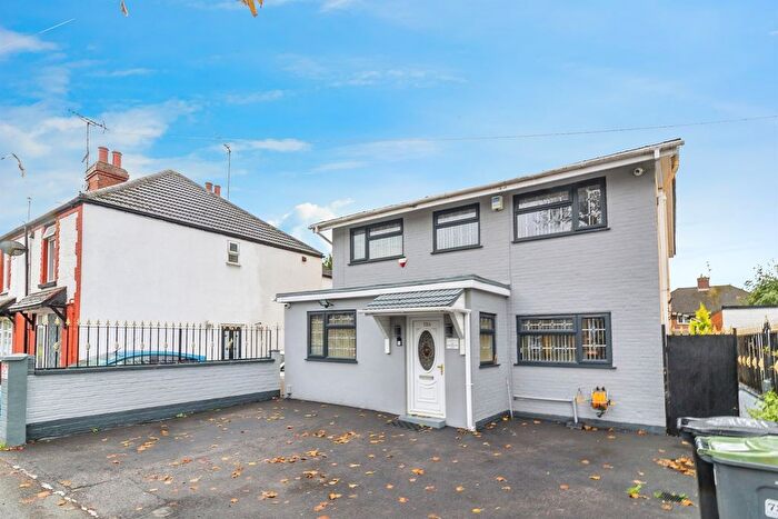 6 Bedroom Detached House For Sale In Dordans Road, Luton, LU4