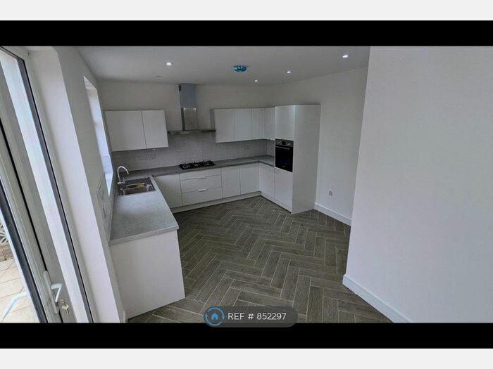 3 Bedroom Semi-Detached House To Rent In Danehurst Gardens, Ilford, IG4