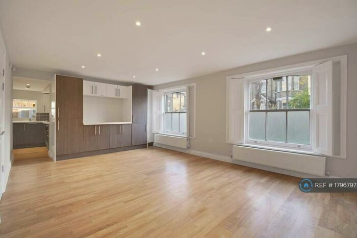 2 Bedroom Flat To Rent In Hamlet Road, London, SE19