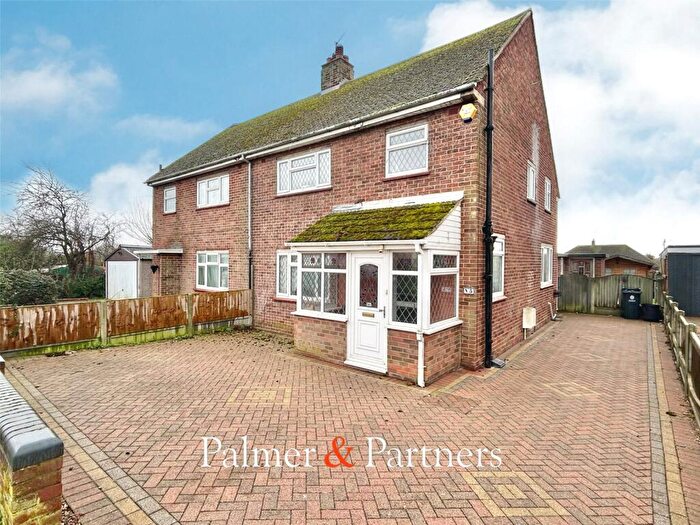 3 Bedroom Semi Detached House For Sale In Marlowe Road, Jaywick, Clacton-on-Sea, Essex, CO15