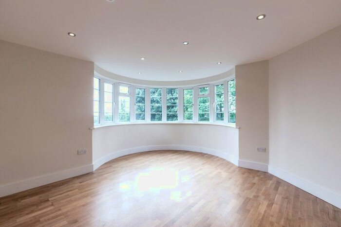 2 Bedroom Flat To Rent In Avenue Road, London, N14