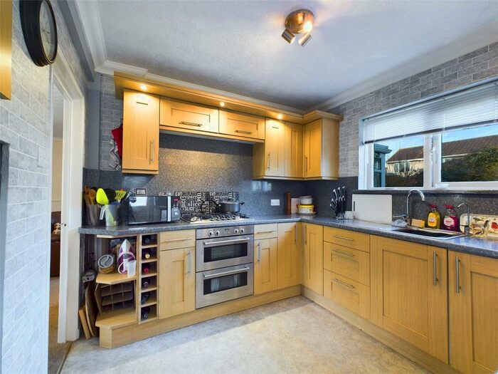 3 Bedroom End Of Terrace House For Sale In Penhill Road, Matson