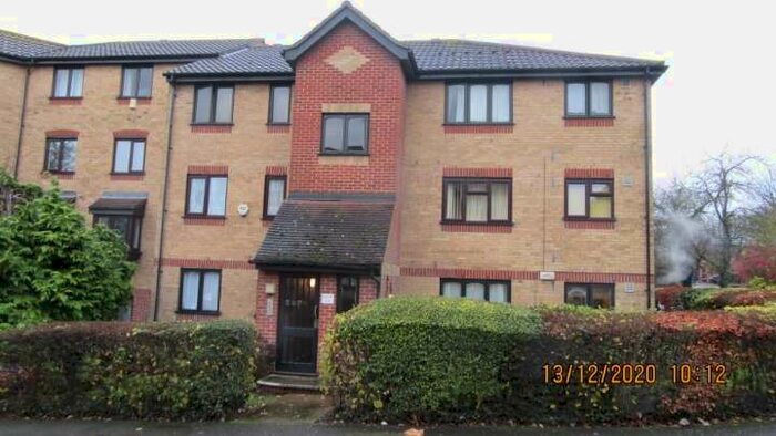 1 Bedroom Flat To Rent In Wroxall Court Purfleet-on-thames, RM19 1tx #391488