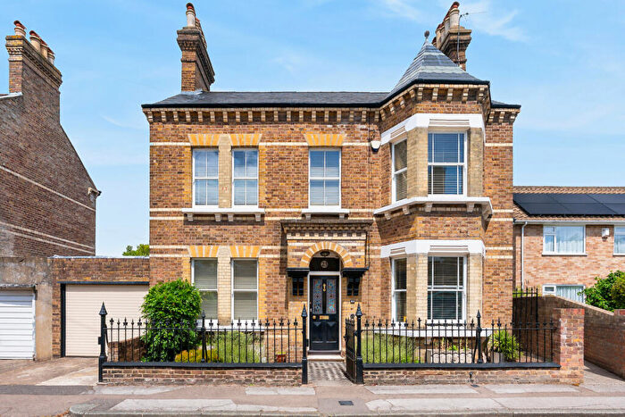 5 Bedroom Detached House For Sale In The Mount, Reading, RG1