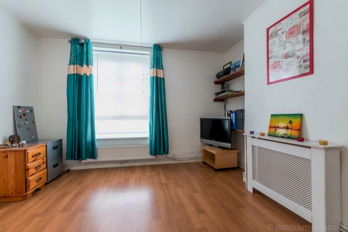 1 Bedroom Flat To Rent In Dog Kennel Hill Estate London, SE22