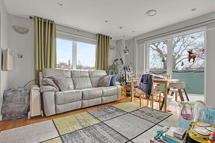 2 Bedroom Flat To Rent In Sydney Road, Enfield Town, EN2