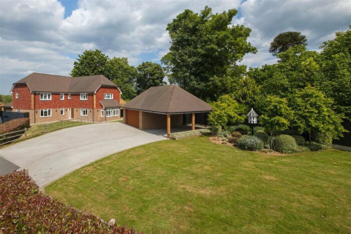 4 Bedroom Detached House For Sale In Blacksmiths Court, Bredhurst, ME7