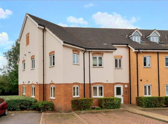 2 Bedroom Apartment To Rent In Ingrebourne Avenue, Romford, RM3