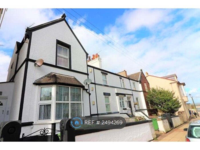 2 Bedroom Flat To Rent In New Brighton, Wallasey, CH45