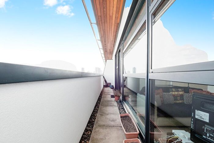 2 Bedroom Flat For Sale In Channelsea Road, London, E15