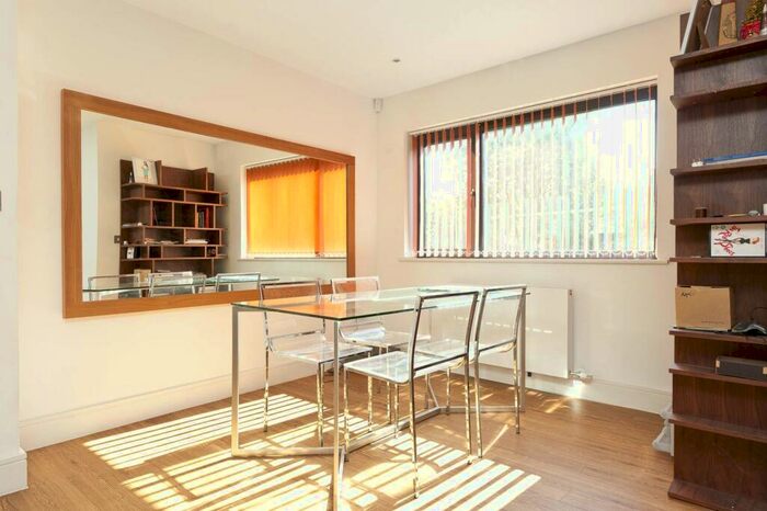 2 Bedroom Flat To Rent In Green Lanes, Winchmore Hill, London, N21
