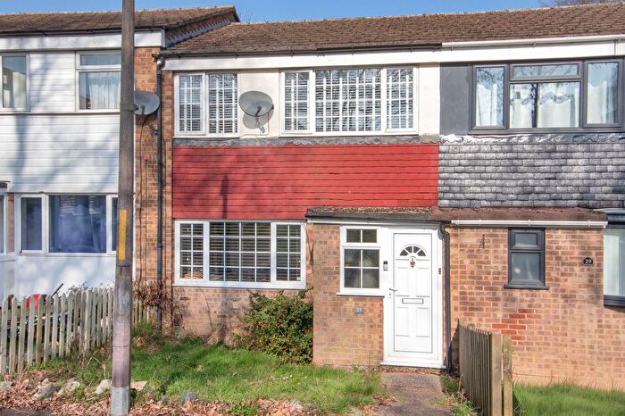 3 Bedroom Terraced House For Sale In Larchwood Close, Chatham, ME5