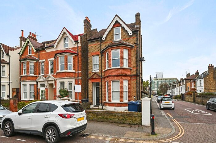 1 Bedroom Flat For Sale In Flat, Broughton Road London, W13