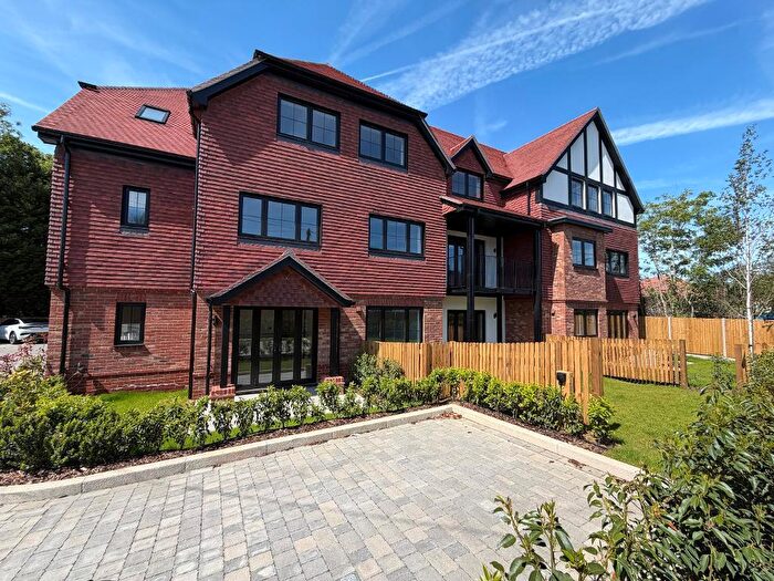 2 Bedroom Apartment For Sale In Farleigh Road, Warlingham, Surrey, CR6