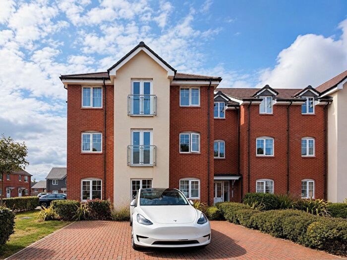 2 Bedroom Flat For Sale In Willow Croft, Birmingham, West Midlands, B38