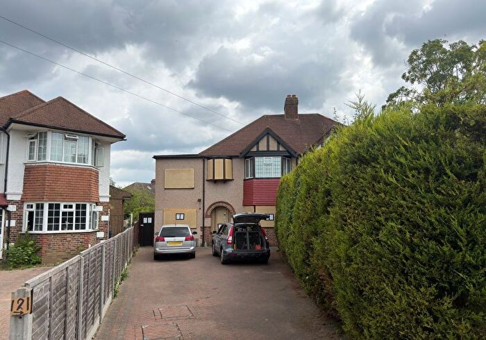 4 Bedroom Semi-Detached House For Sale In Glebe Gardens, New Malden, Surrey, KT3