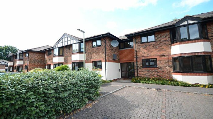 2 Bedroom Flat To Rent In Waterside Court, Fleet, GU51