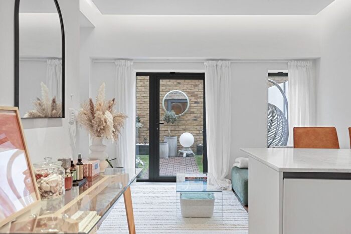 1 Bedroom Flat For Sale In Baker Street, London, W1U