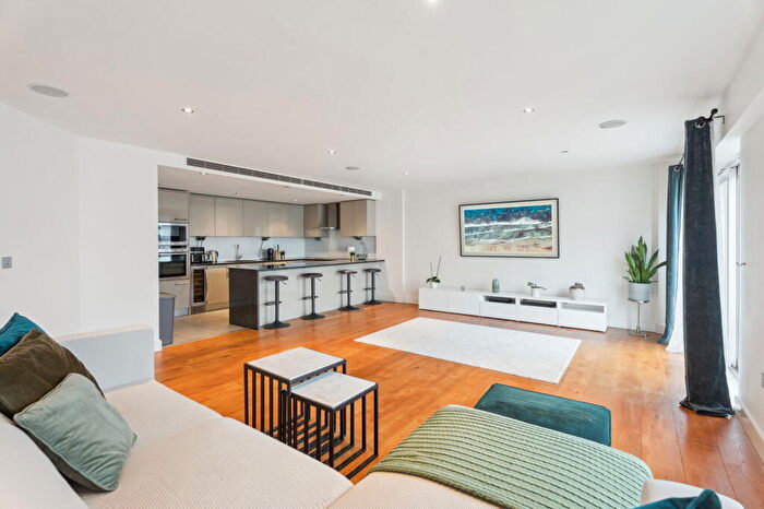 2 Bedroom Flat For Sale In Flat Croft House, Beaufort Park, NW9