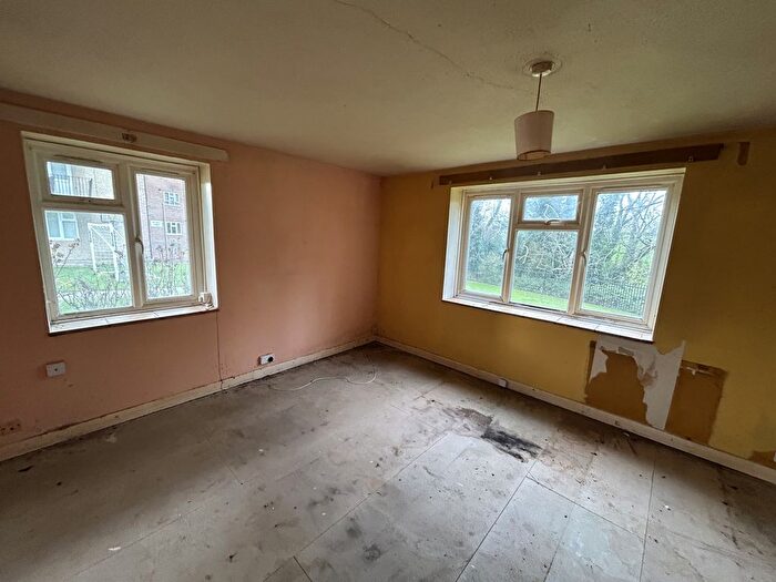 2 Bedroom Flat For Sale In Flat Hunters Hill, Burghfield Common, Reading, Berkshire, RG7