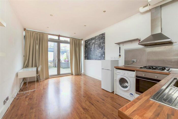 1 Bedroom Flat To Rent In Wandsworth High Street, Flat 1, London SW18