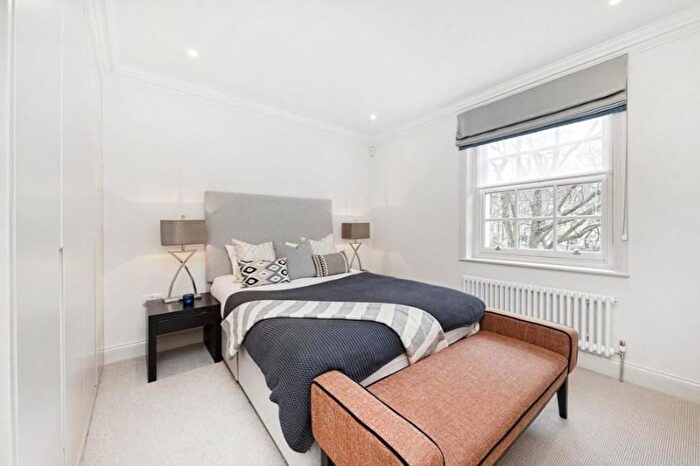 3 Bedroom Flat To Rent In Gloucester Place, Marylebone, London, W1U