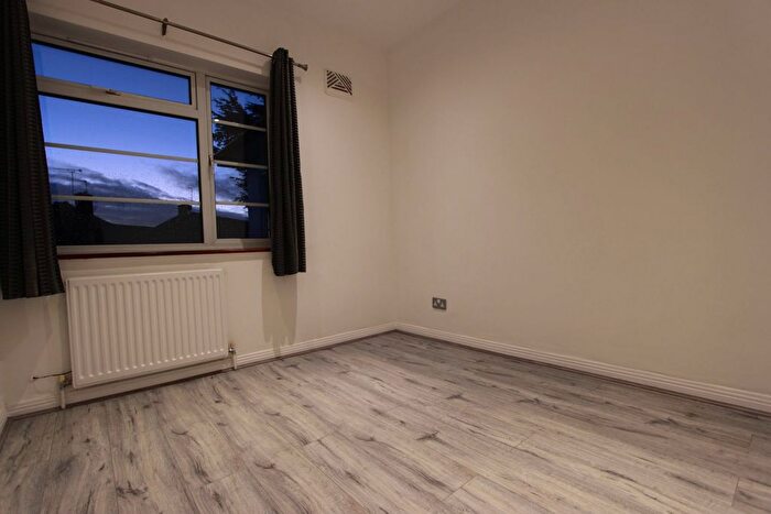 2 Bedroom Maisonette To Rent In Nether Street, London, N12