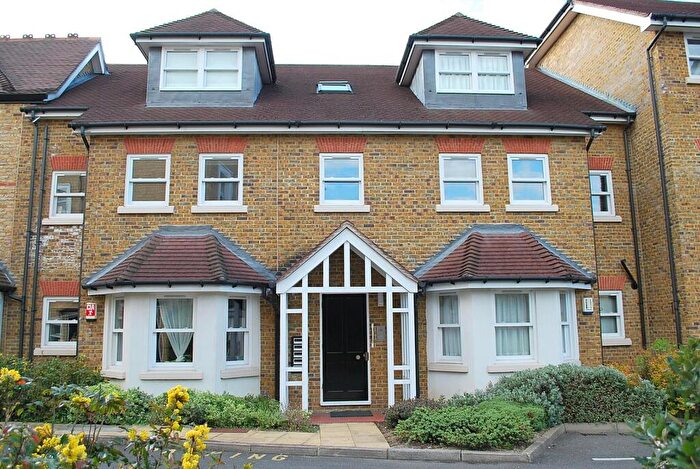 2 Bedroom Apartment To Rent In Ravens Close, Surbiton, KT6