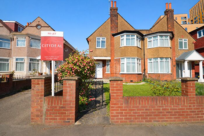 3 Bedroom Semi Detached House To Rent In East Acton Lane, East Acton, W3